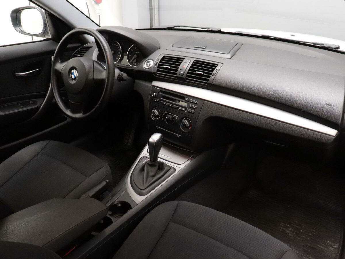 BMW 1 серии с пробегом — 2011 год. Фото: #6