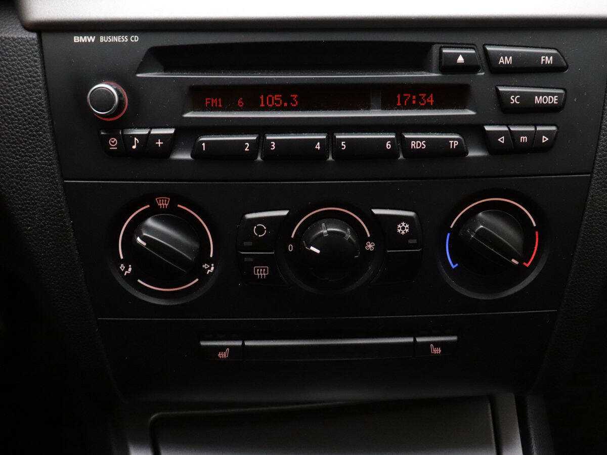 BMW 1 серии с пробегом — 2011 год. Фото: #11