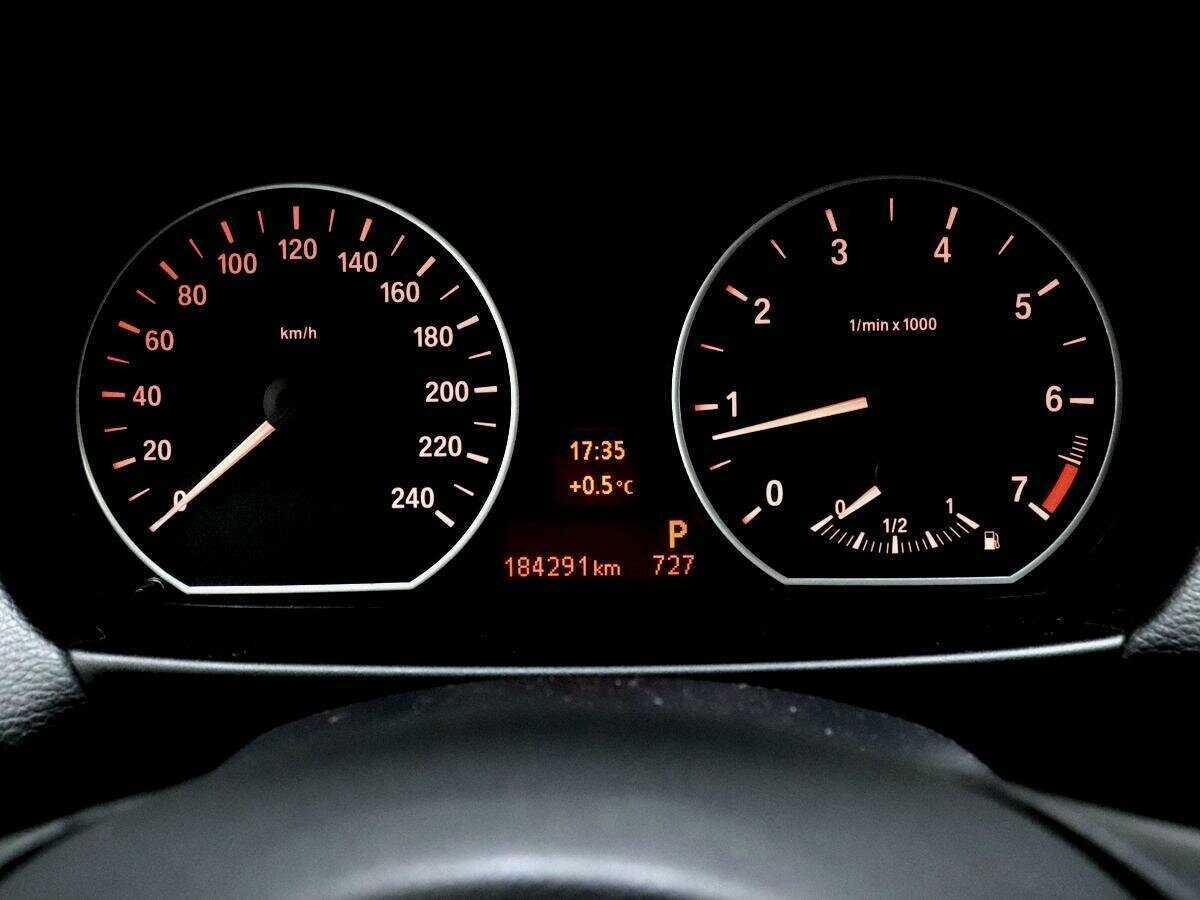 BMW 1 серии с пробегом — 2011 год. Фото: #12