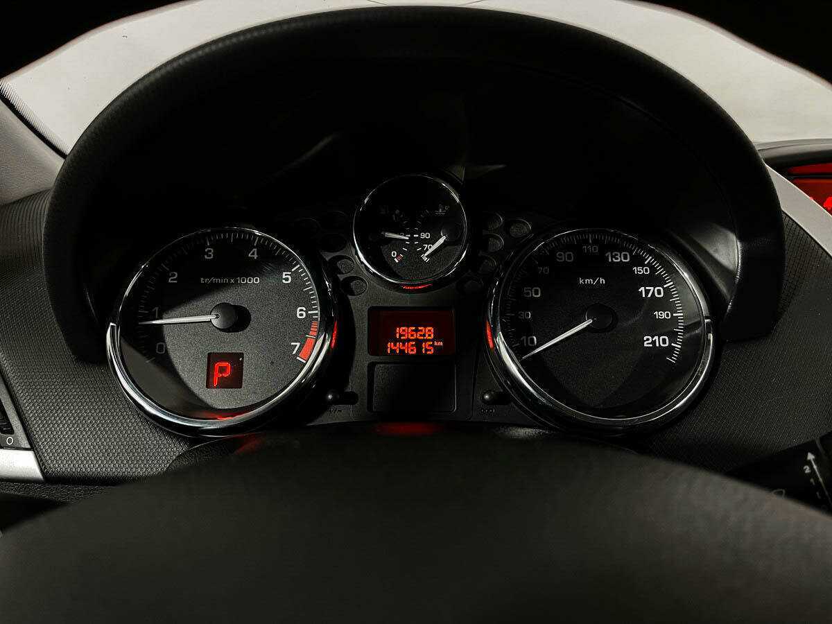 Peugeot 207 с пробегом — 2008 год. Фото: #9