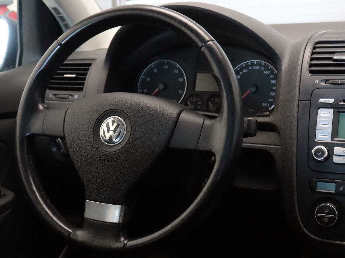 Volkswagen Golf с пробегом — 2007 год. Фото: #9