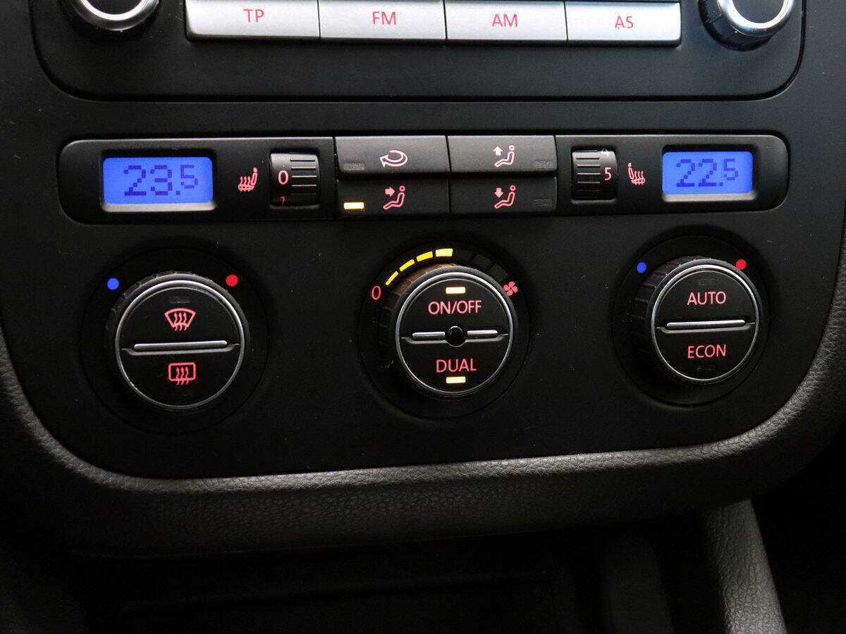 Volkswagen Golf с пробегом — 2007 год. Фото: #12