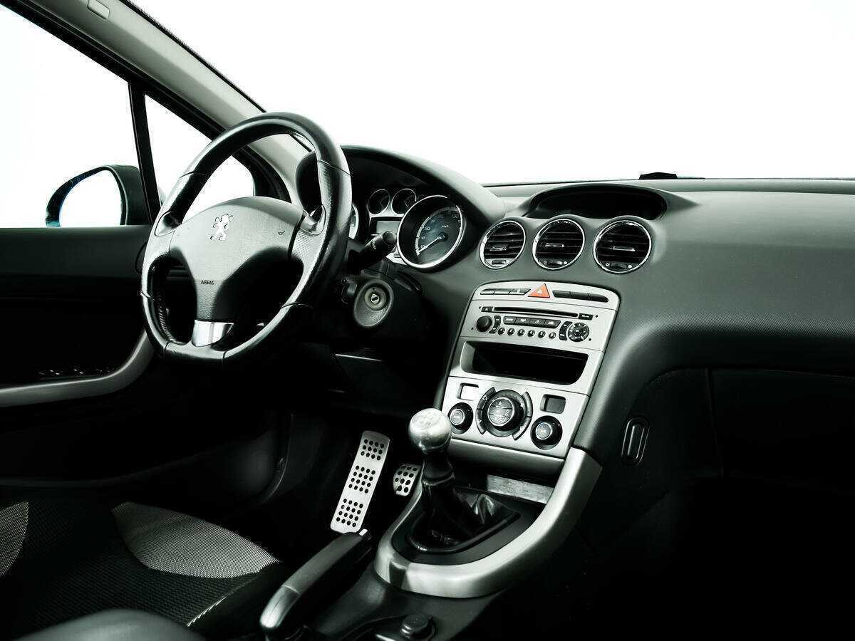 Peugeot 308 с пробегом — 2010 год. Фото: #8