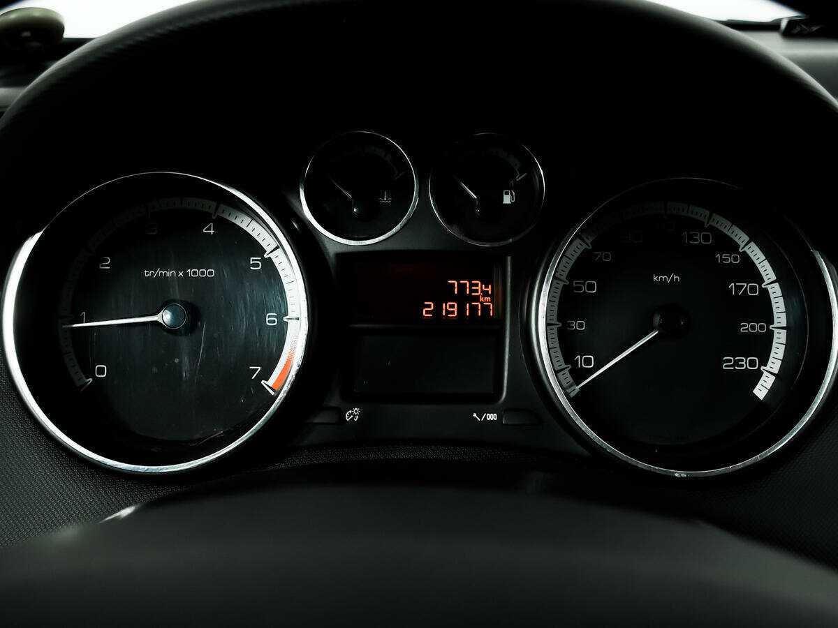 Peugeot 308 с пробегом — 2010 год. Фото: #9