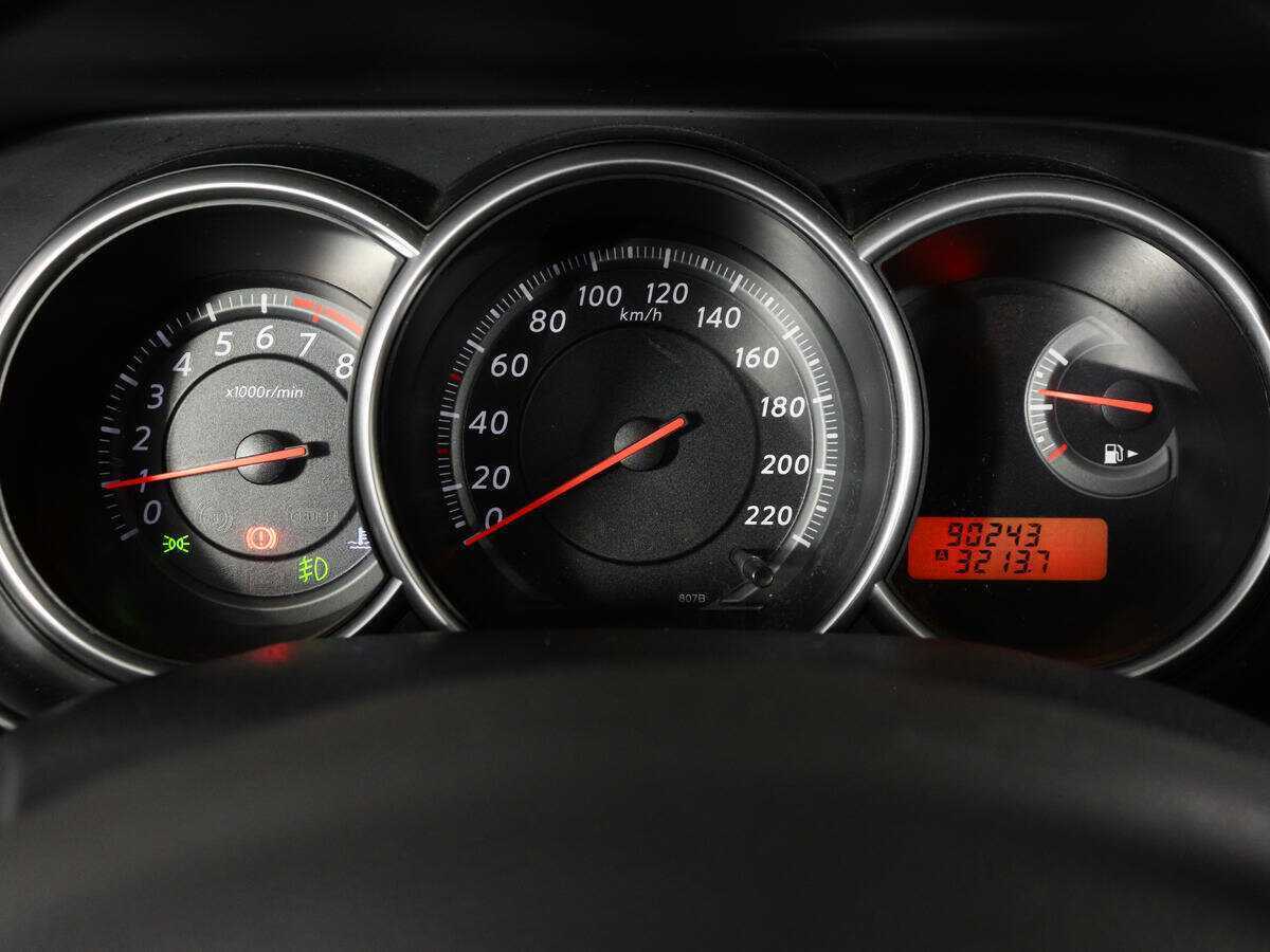 Nissan Tiida с пробегом — 2011 год. Фото: #9