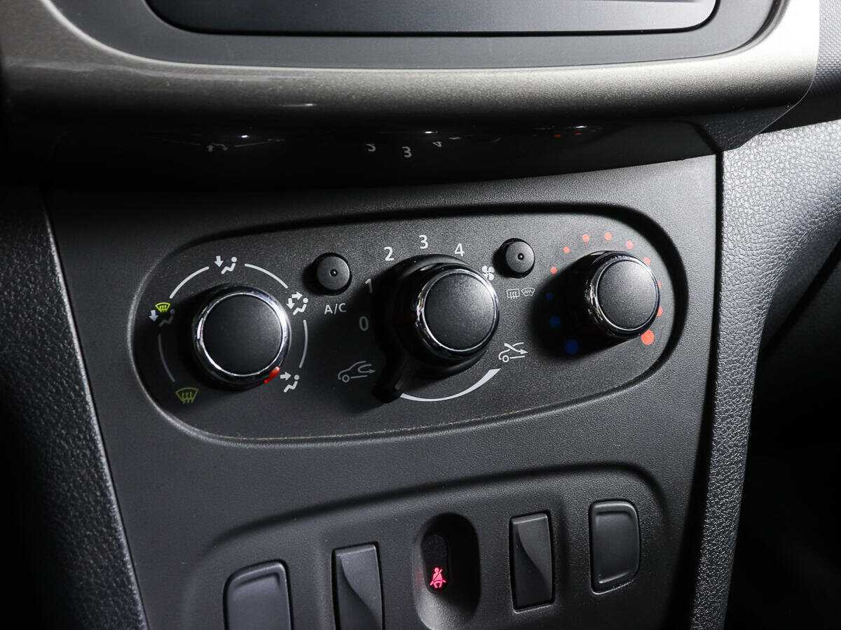 Renault Logan с пробегом — 2020 год. Фото: #15