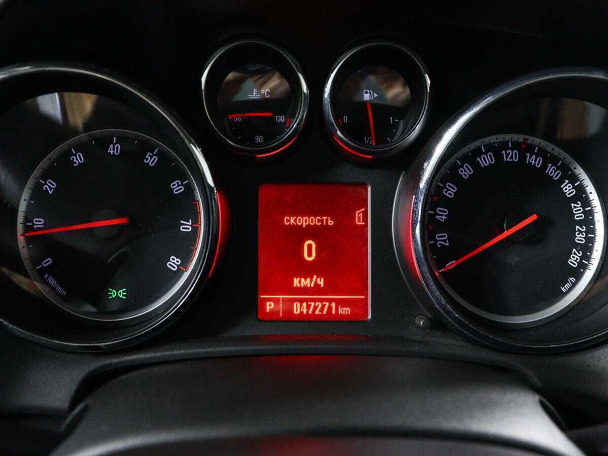 Opel Astra с пробегом — 2012 год. Фото: #10