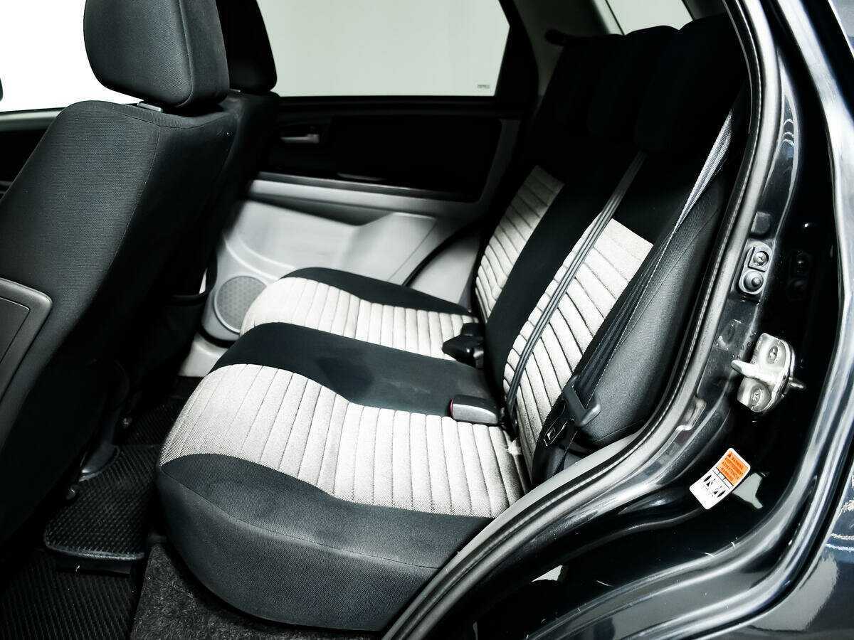 Suzuki SX4 с пробегом — 2008 год. Фото: #11