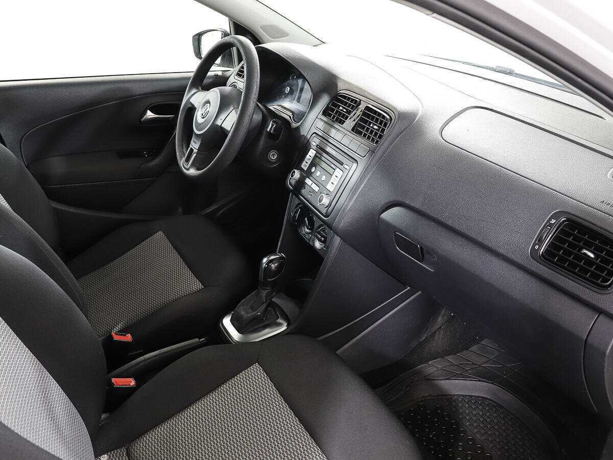 Volkswagen Polo с пробегом — 2010 год. Фото: #7