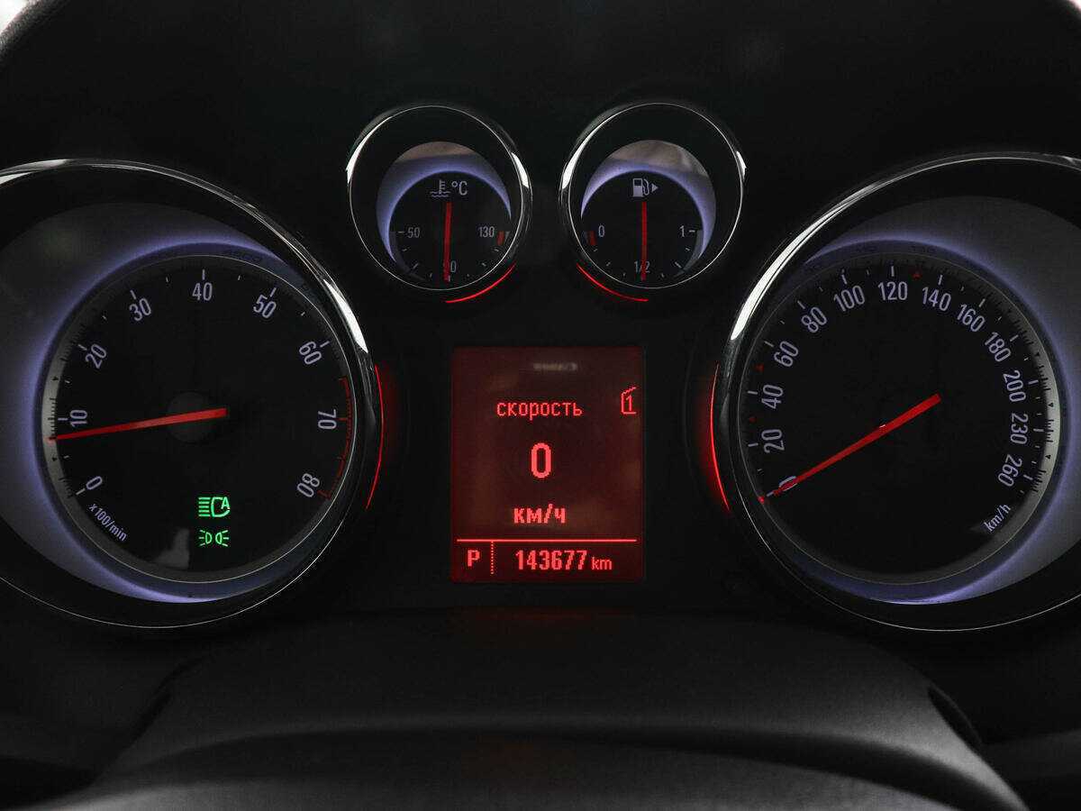 Opel Astra с пробегом — 2012 год. Фото: #10