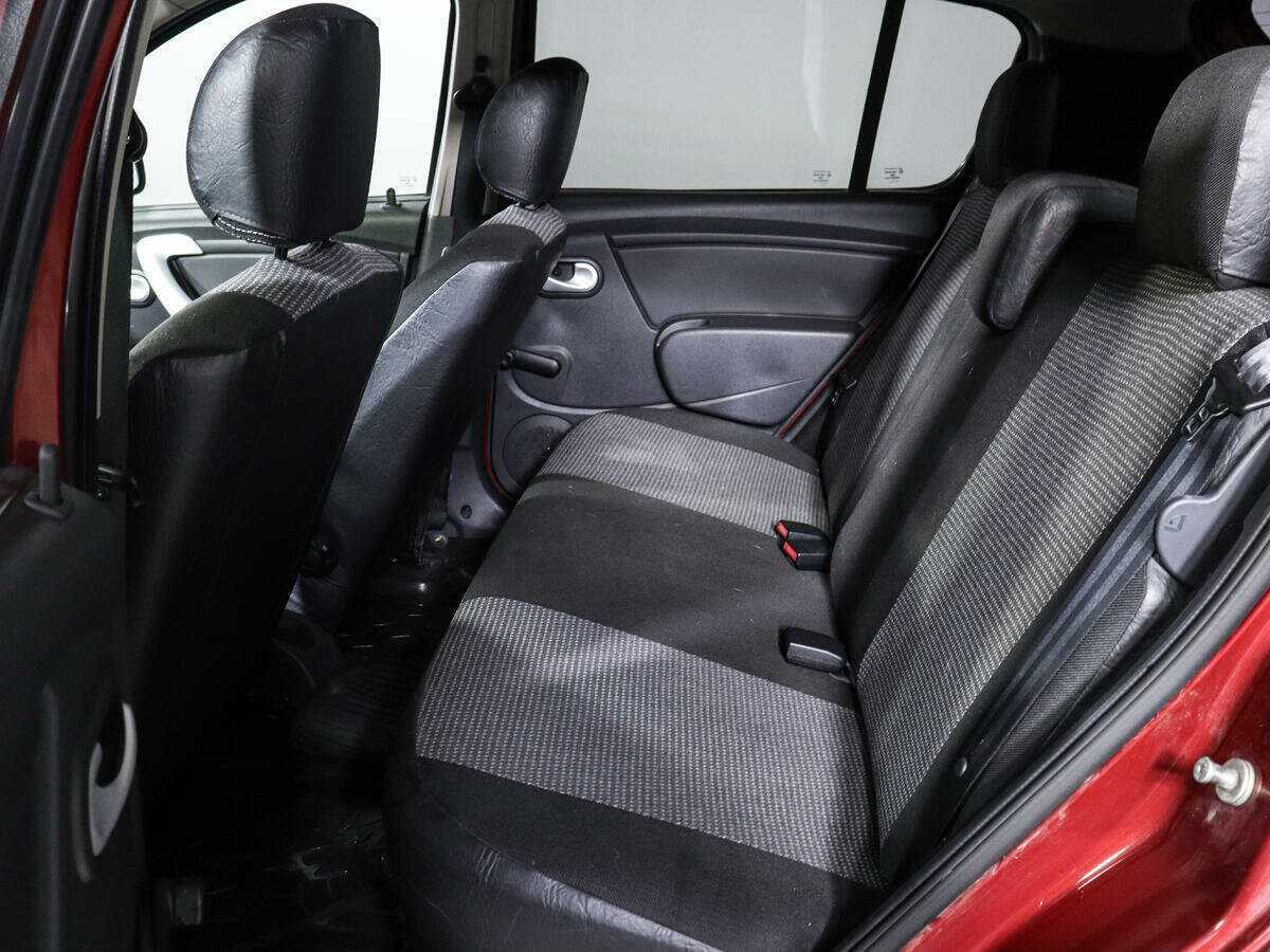 Renault Sandero с пробегом — 2011 год. Фото: #8