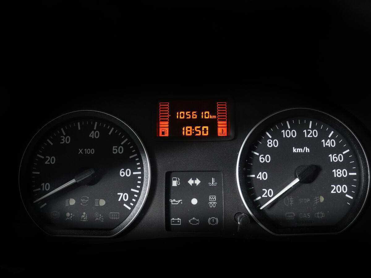 Renault Sandero с пробегом — 2011 год. Фото: #10