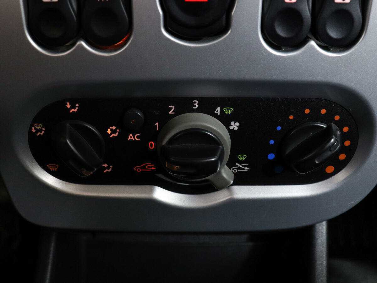 Renault Sandero с пробегом — 2011 год. Фото: #14