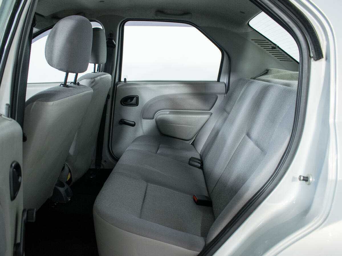 Renault Logan с пробегом — 2009 год. Фото: #9