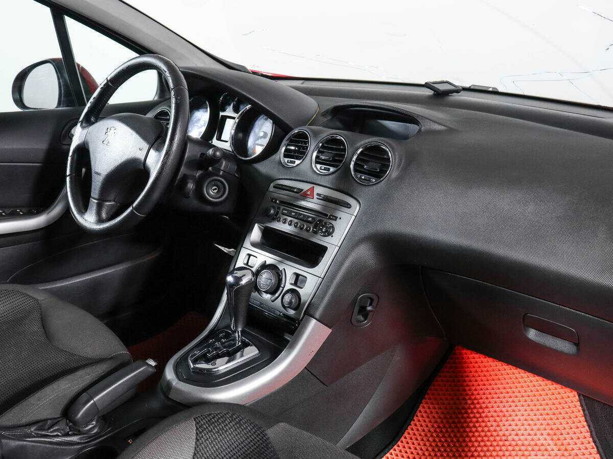 Peugeot 308 с пробегом — 2008 год. Фото: #6