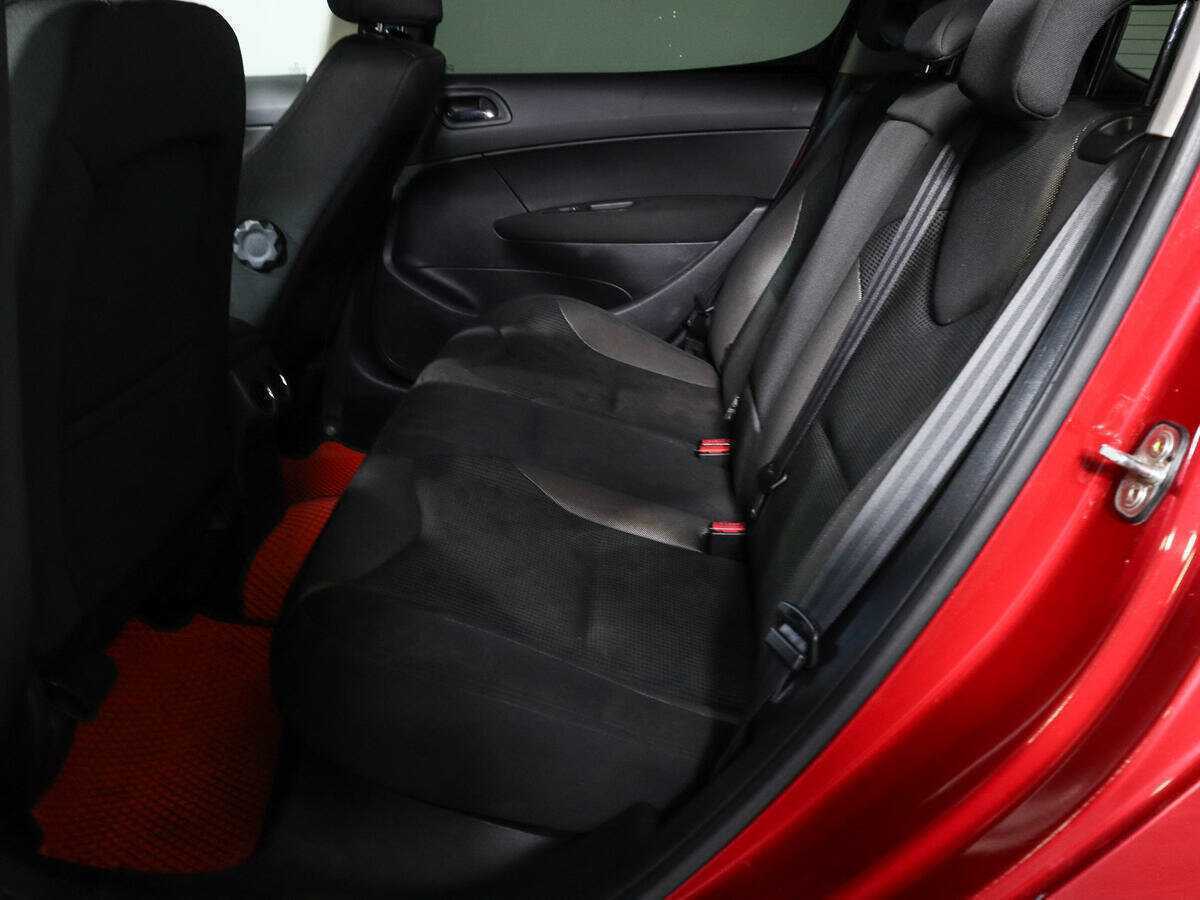 Peugeot 308 с пробегом — 2008 год. Фото: #7