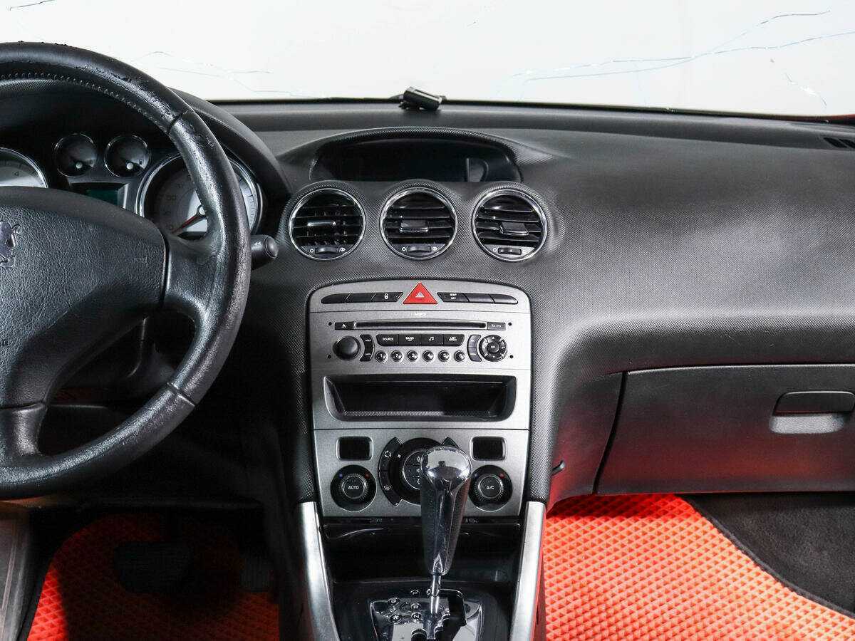 Peugeot 308 с пробегом — 2008 год. Фото: #10