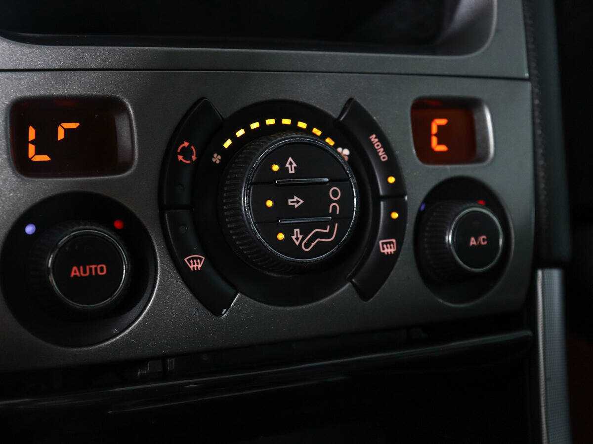 Peugeot 308 с пробегом — 2008 год. Фото: #12