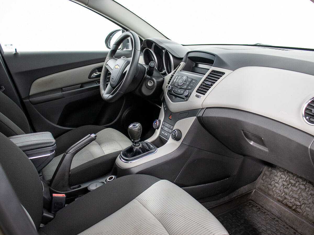 Chevrolet Cruze с пробегом — 2012 год. Фото: #6