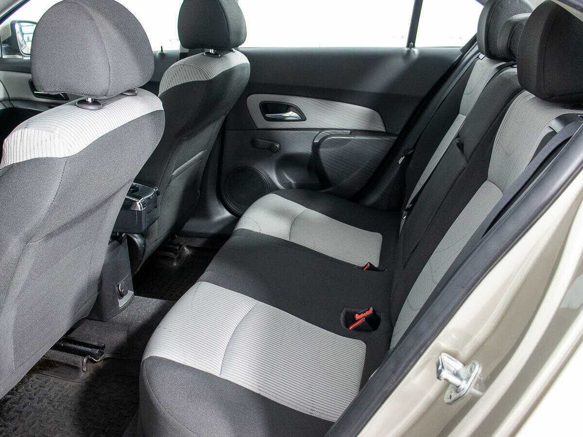 Chevrolet Cruze с пробегом — 2012 год. Фото: #8