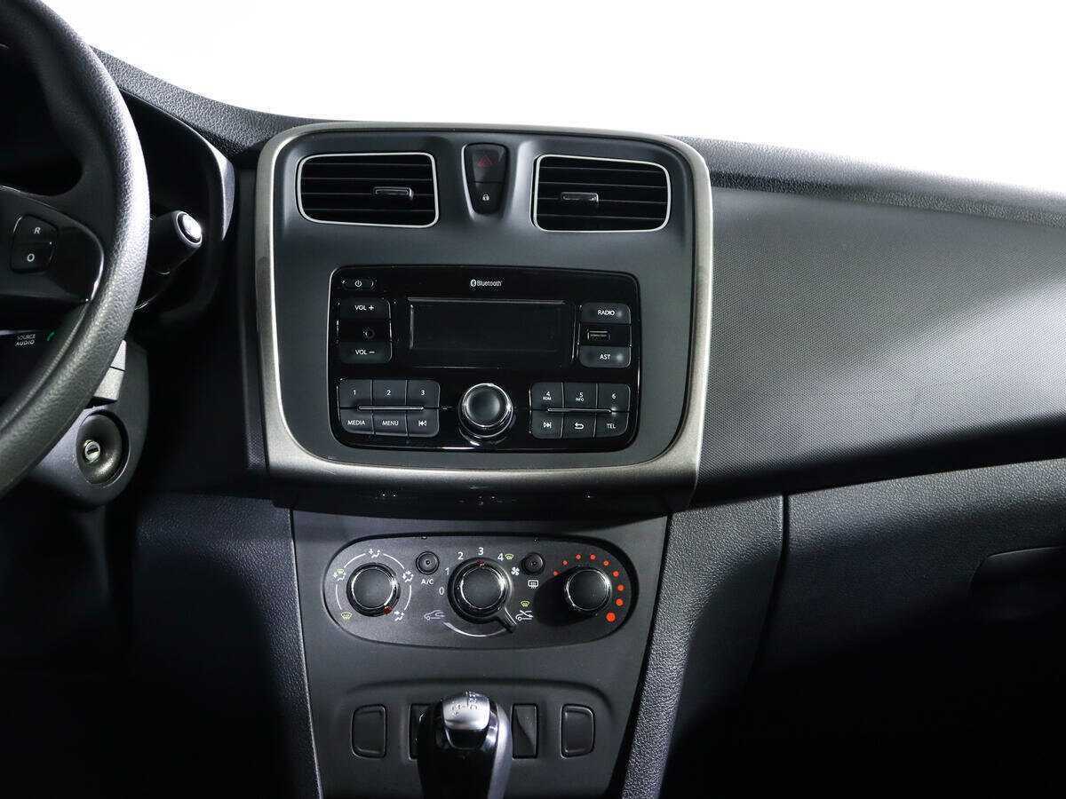 Renault Logan с пробегом — 2017 год. Фото: #12