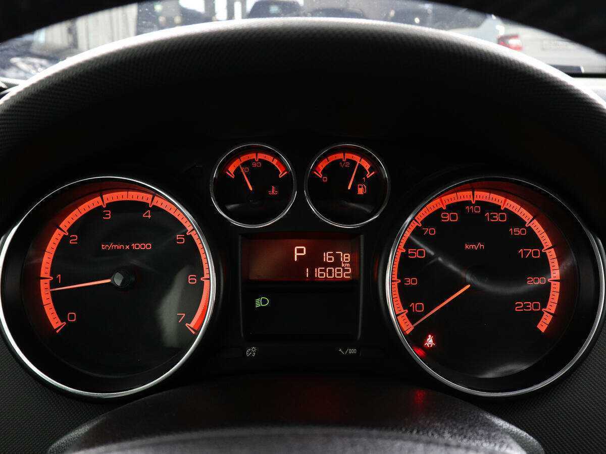 Peugeot 308 с пробегом — 2010 год. Фото: #6