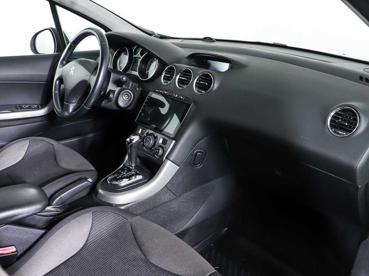 Peugeot 308 с пробегом — 2011 год. Фото: #8