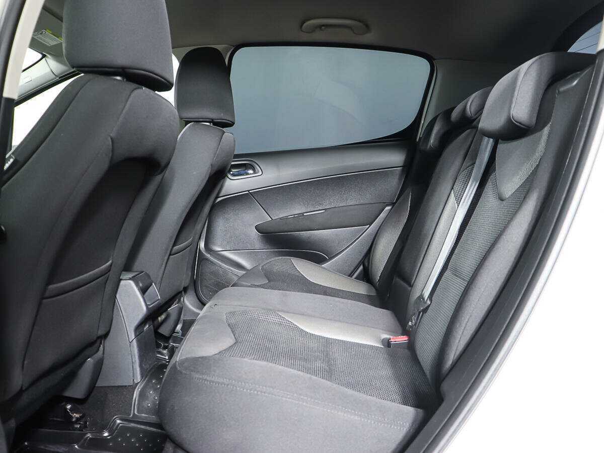 Peugeot 308 с пробегом — 2011 год. Фото: #9