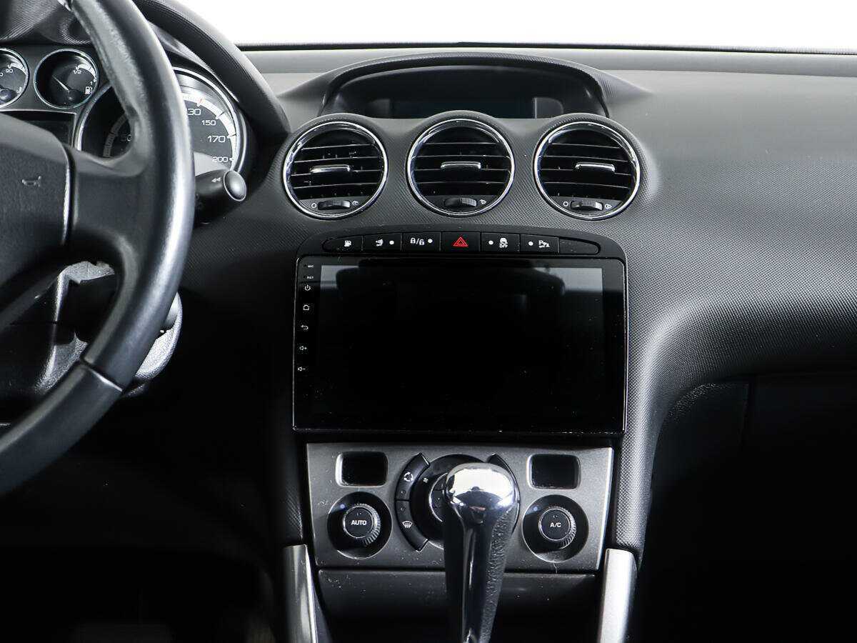 Peugeot 308 с пробегом — 2011 год. Фото: #11