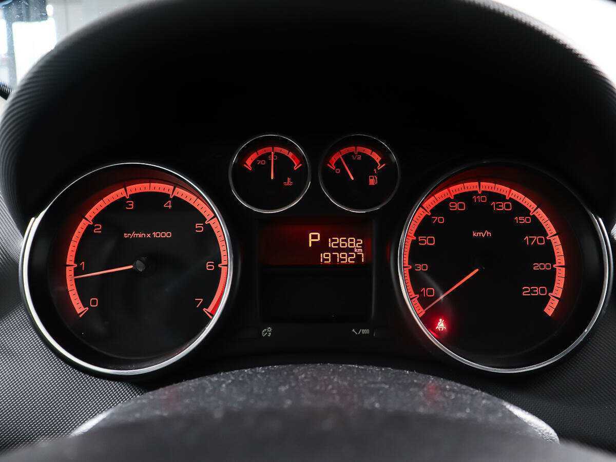 Peugeot 308 с пробегом — 2011 год. Фото: #13