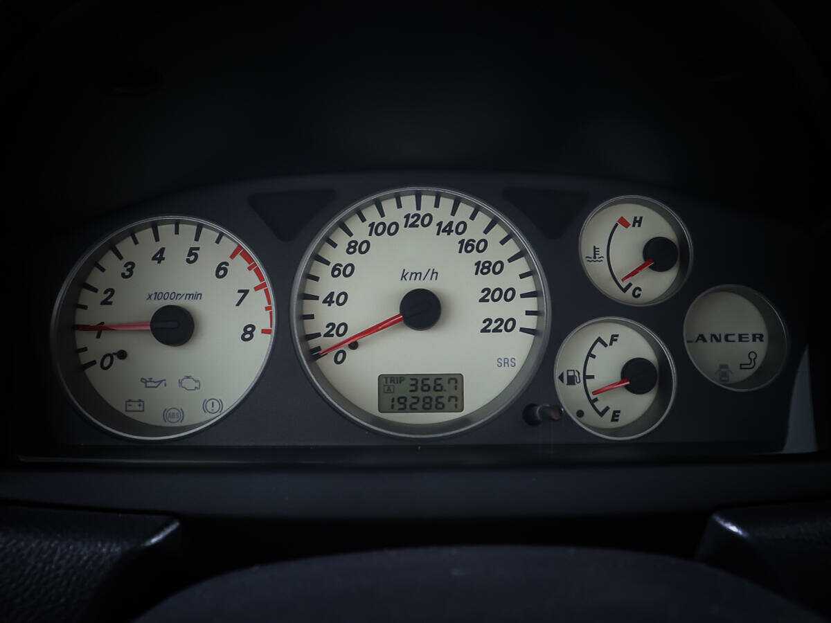 Mitsubishi Lancer с пробегом — 2005 год. Фото: #13