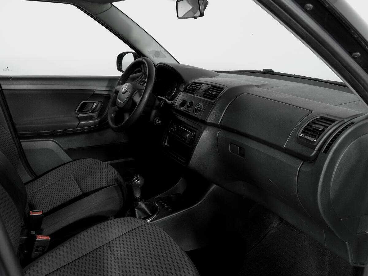 Skoda Fabia с пробегом — 2010 год. Фото: #8