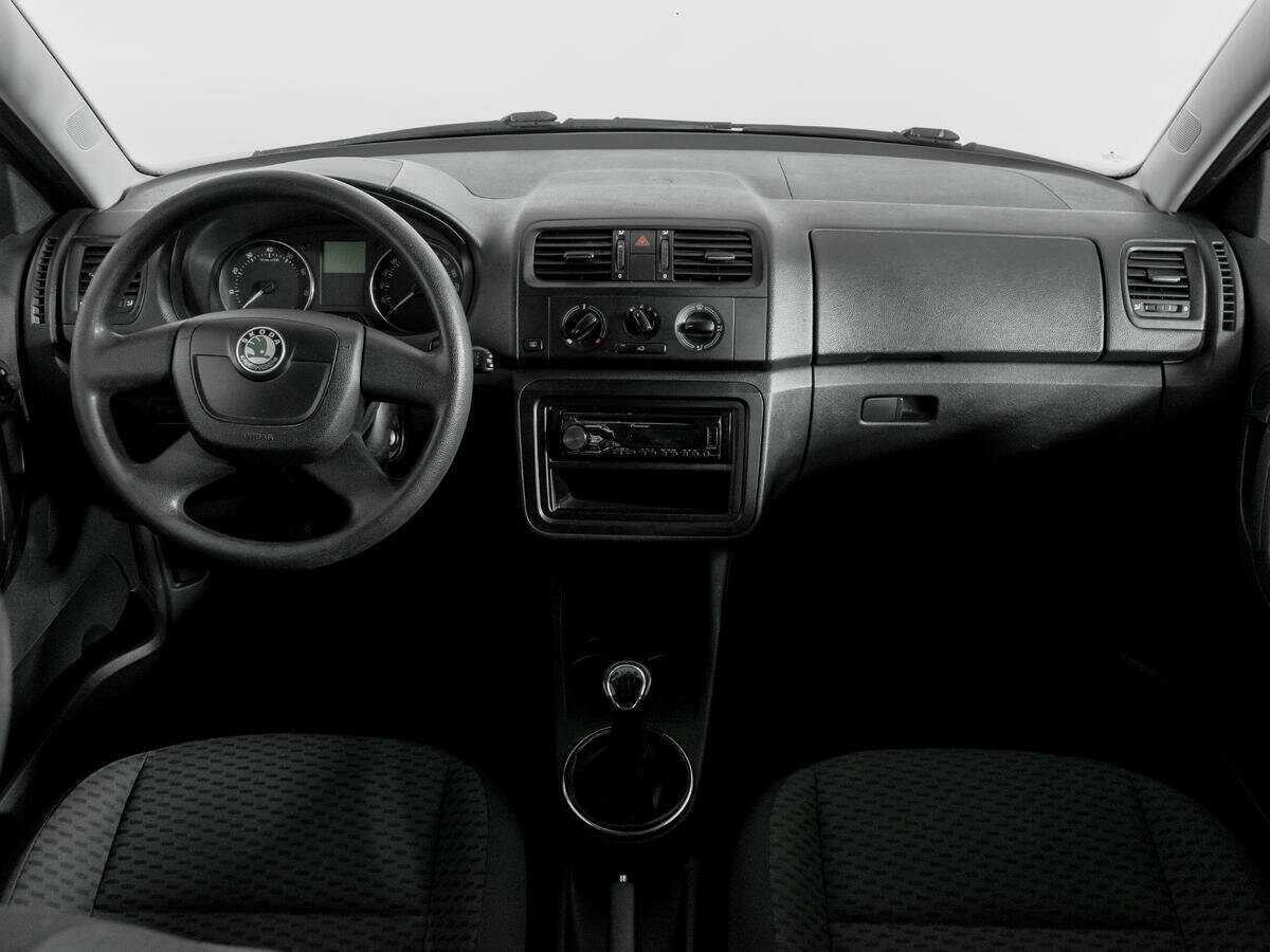 Skoda Fabia с пробегом — 2010 год. Фото: #11