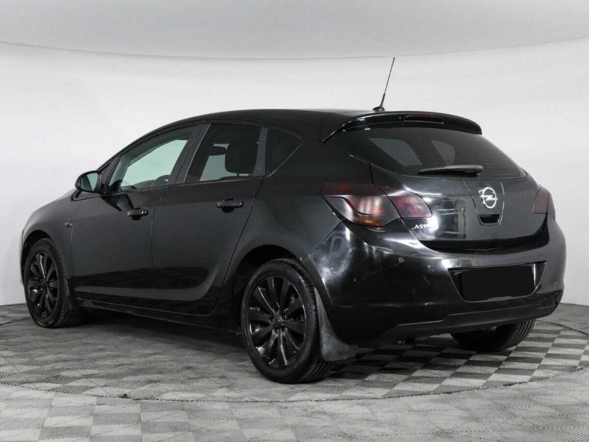 Opel Astra с пробегом — 2011 год. Фото: #3