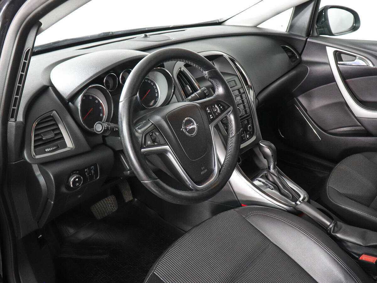 Opel Astra с пробегом — 2011 год. Фото: #4