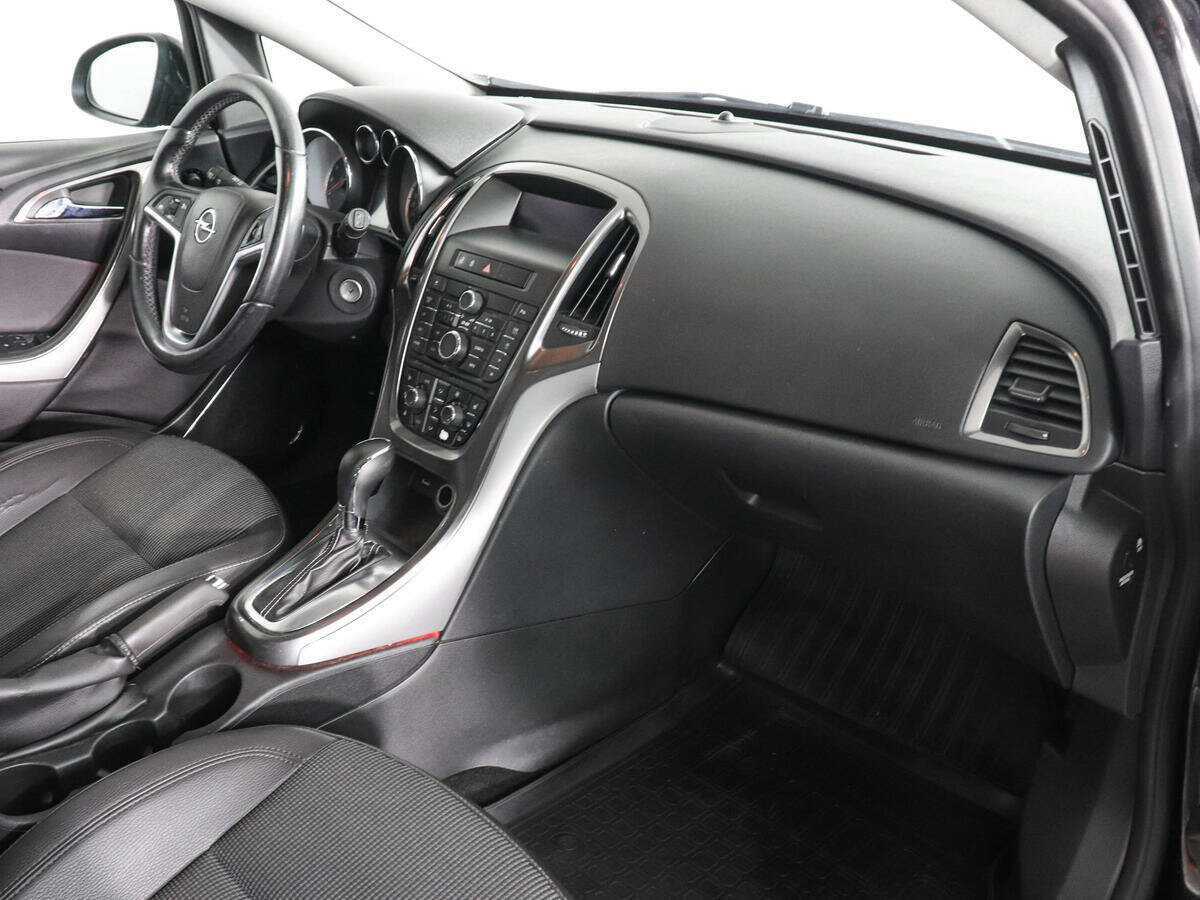 Opel Astra с пробегом — 2011 год. Фото: #5