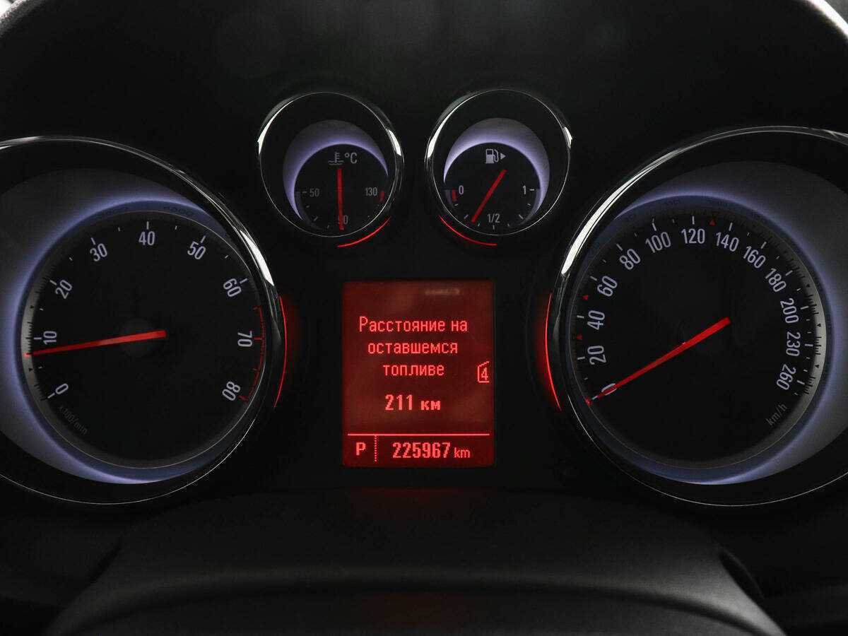 Opel Astra с пробегом — 2011 год. Фото: #6