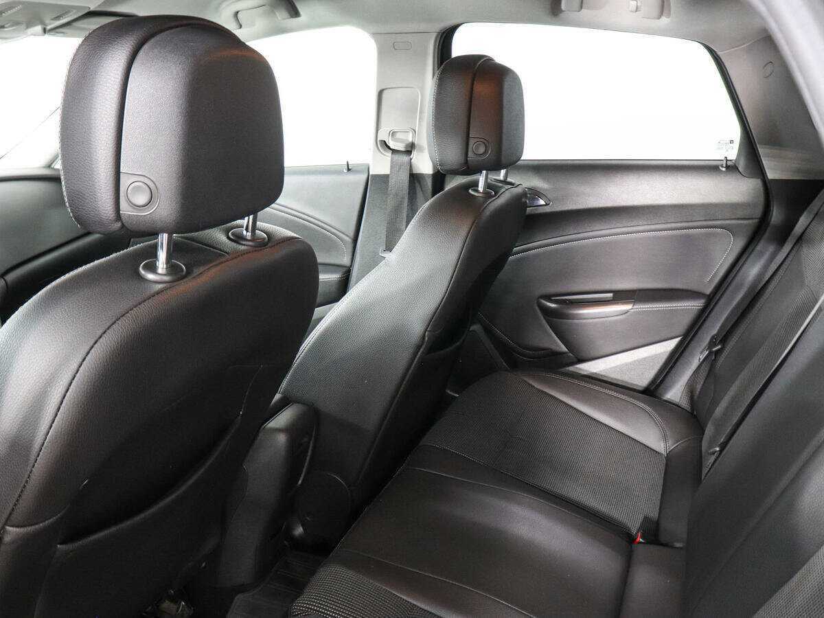 Opel Astra с пробегом — 2011 год. Фото: #7