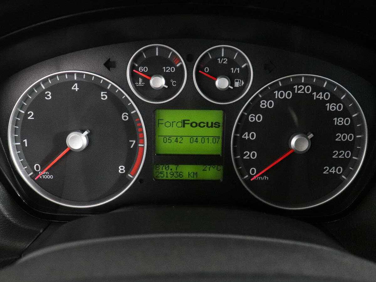 Ford Focus с пробегом — 2006 год. Фото: #9