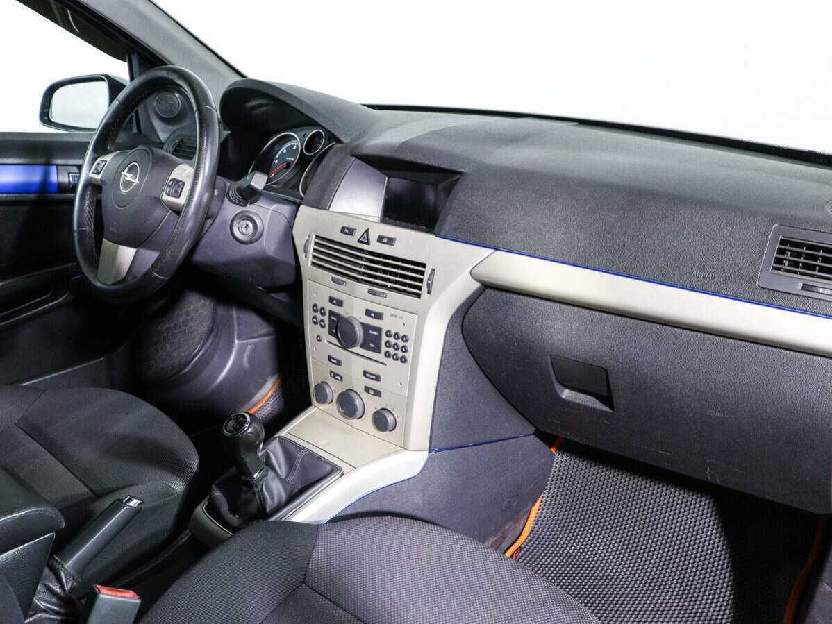 Opel Astra с пробегом — 2008 год. Фото: #6