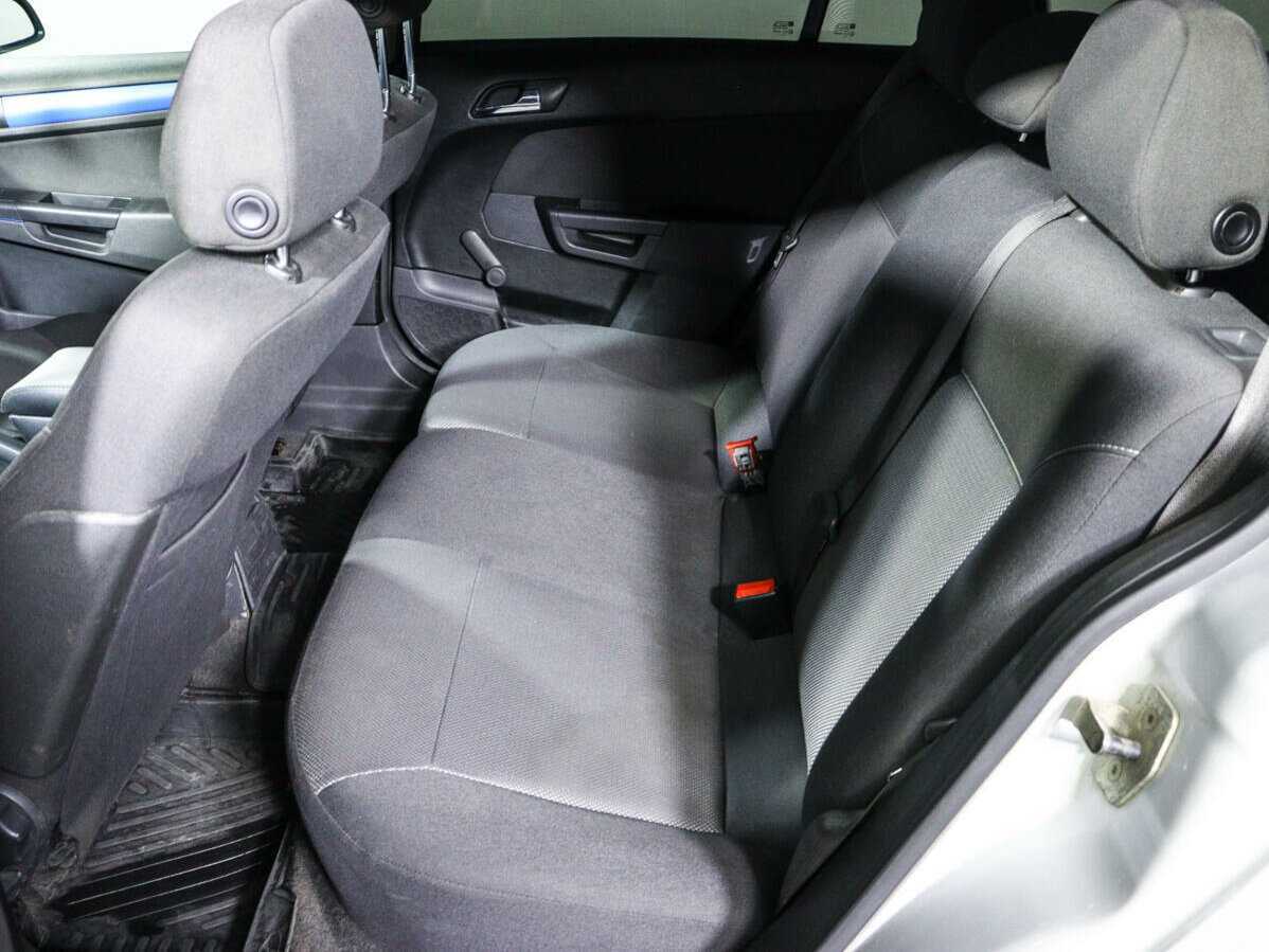 Opel Astra с пробегом — 2008 год. Фото: #7