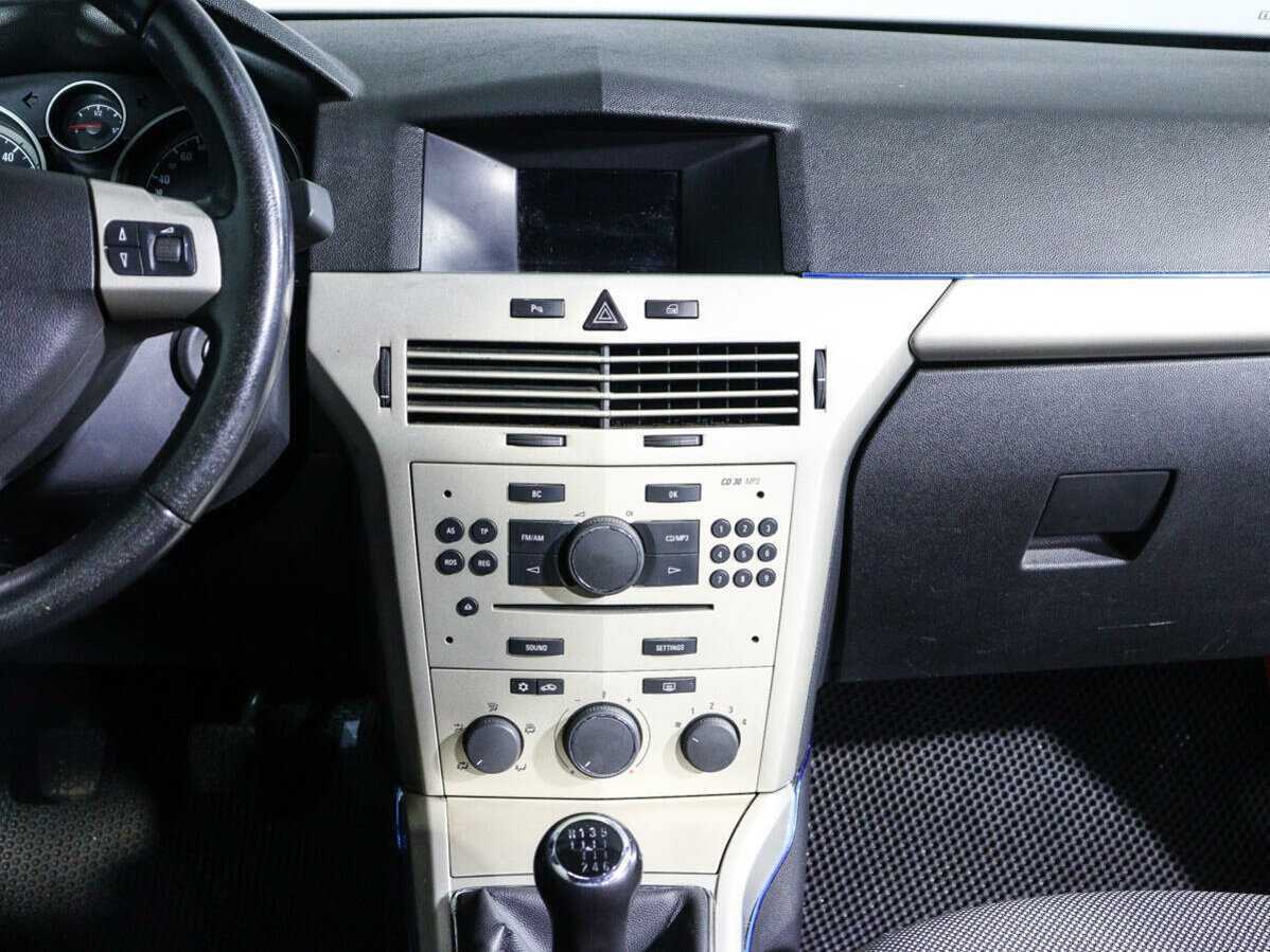 Opel Astra с пробегом — 2008 год. Фото: #10