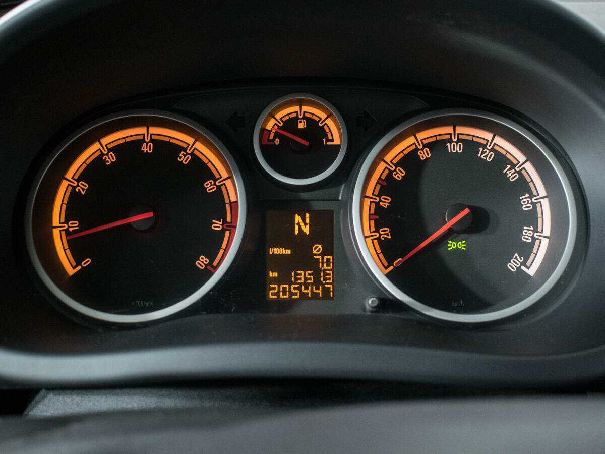 Opel Corsa с пробегом — 2008 год. Фото: #10