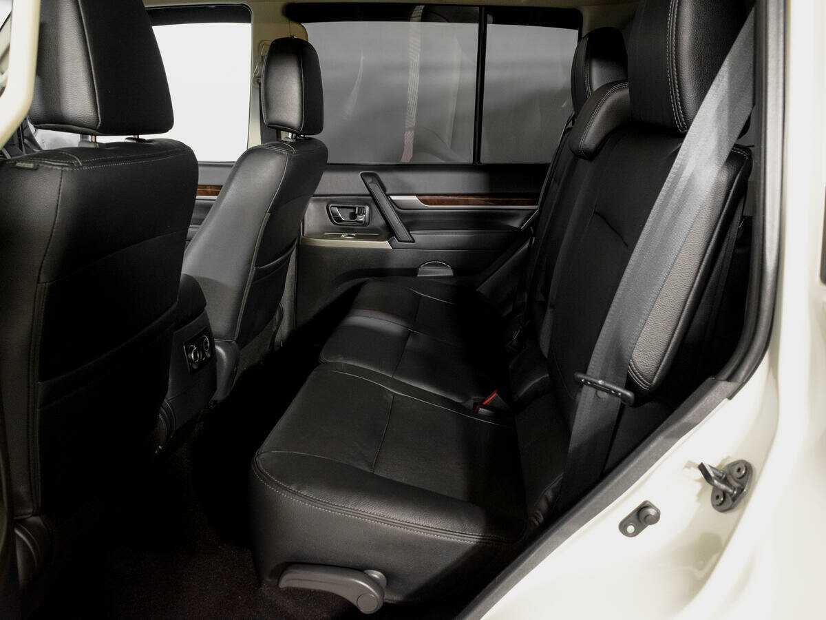 Mitsubishi Pajero с пробегом — 2021 год. Фото: #9