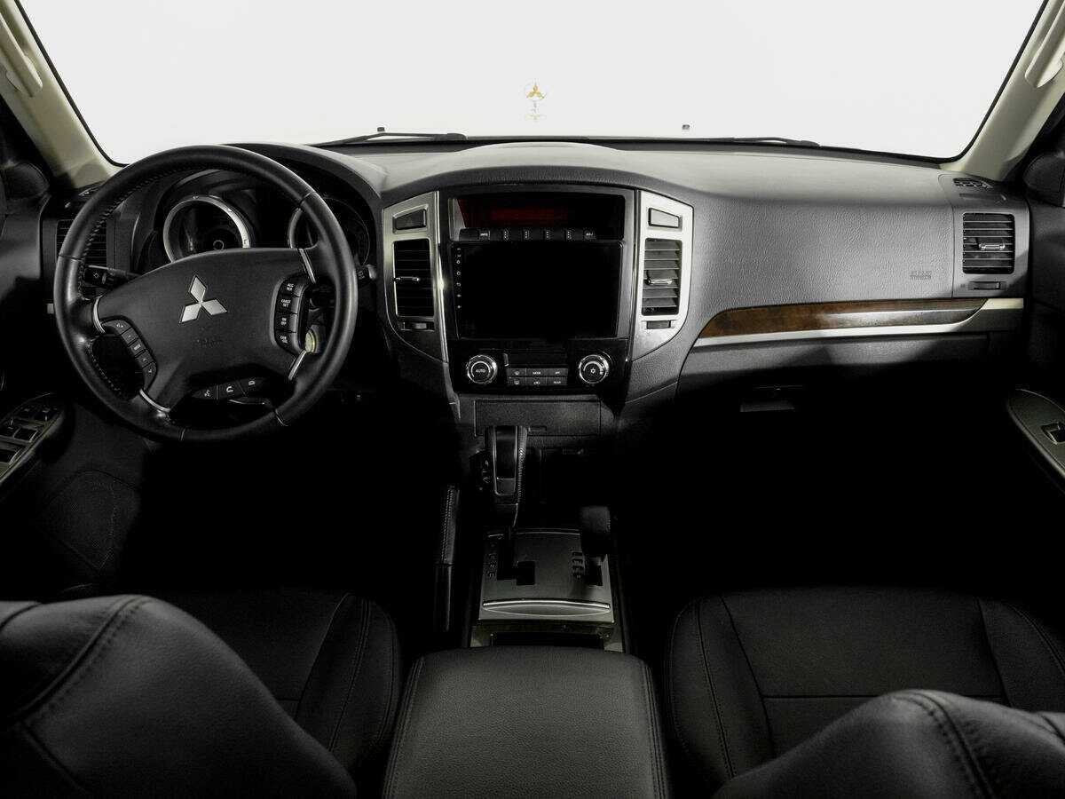 Mitsubishi Pajero с пробегом — 2021 год. Фото: #11