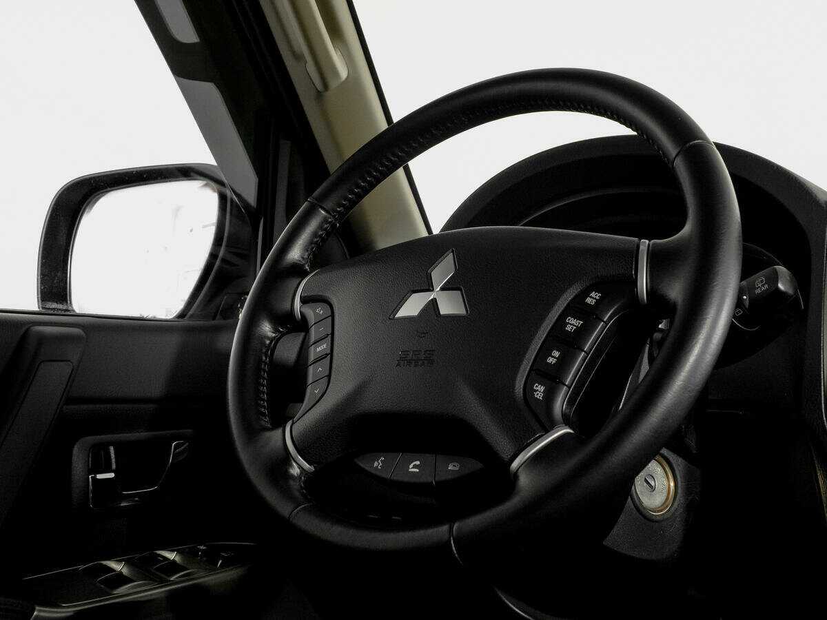 Mitsubishi Pajero с пробегом — 2021 год. Фото: #15