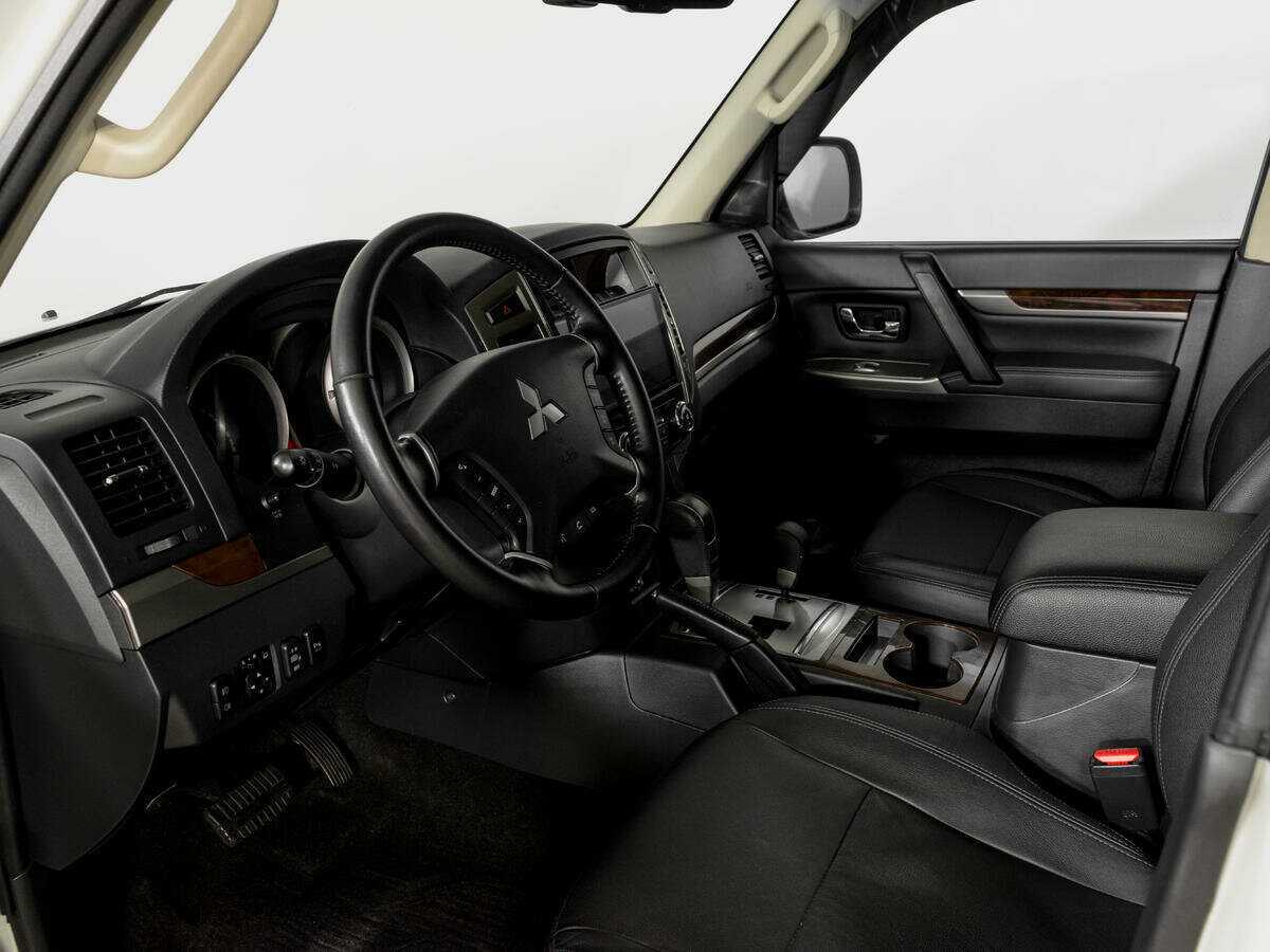 Mitsubishi Pajero с пробегом — 2021 год. Фото: #16