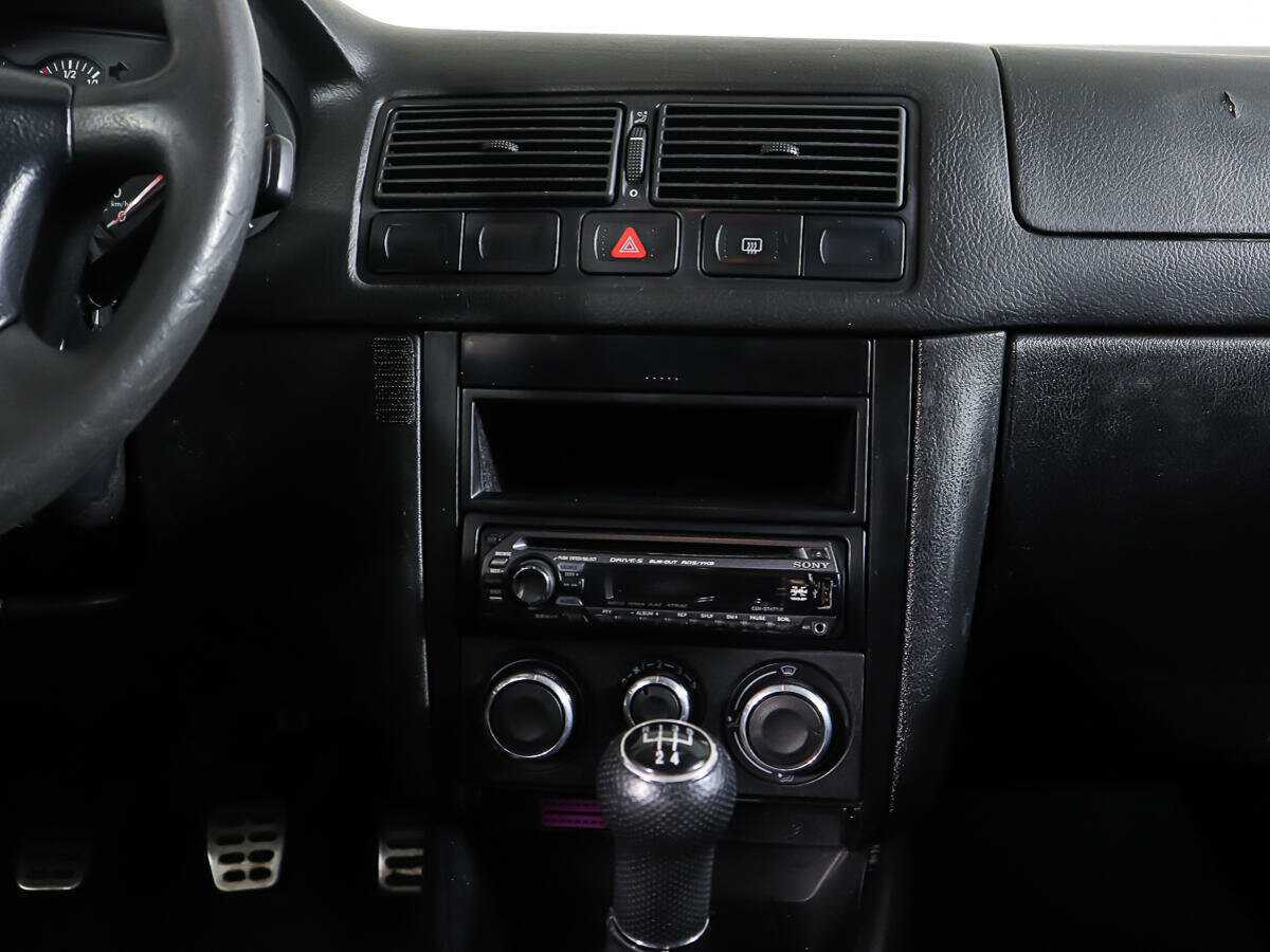 Volkswagen Golf с пробегом — 1999 год. Фото: #11