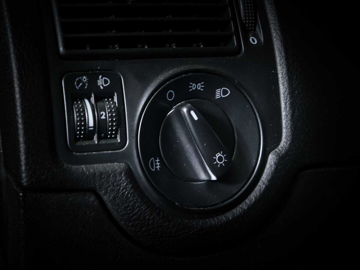 Volkswagen Golf с пробегом — 1999 год. Фото: #13