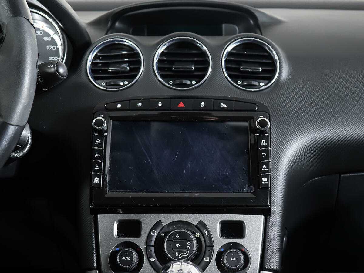 Peugeot 308 с пробегом — 2008 год. Фото: #9